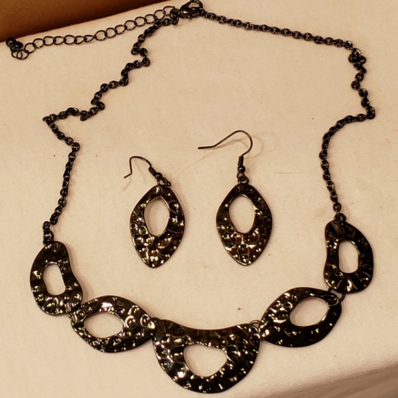 Black, Hammered Metal, Necklace and Earrings Set - Picture 4 of 8